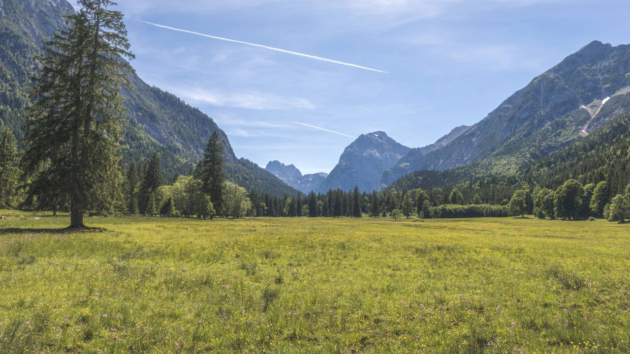 Karwendel-Gebirge mit Blick auf den Achensee