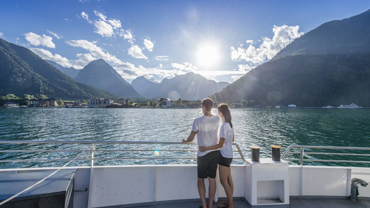 Achensee mit Mountainbikern 