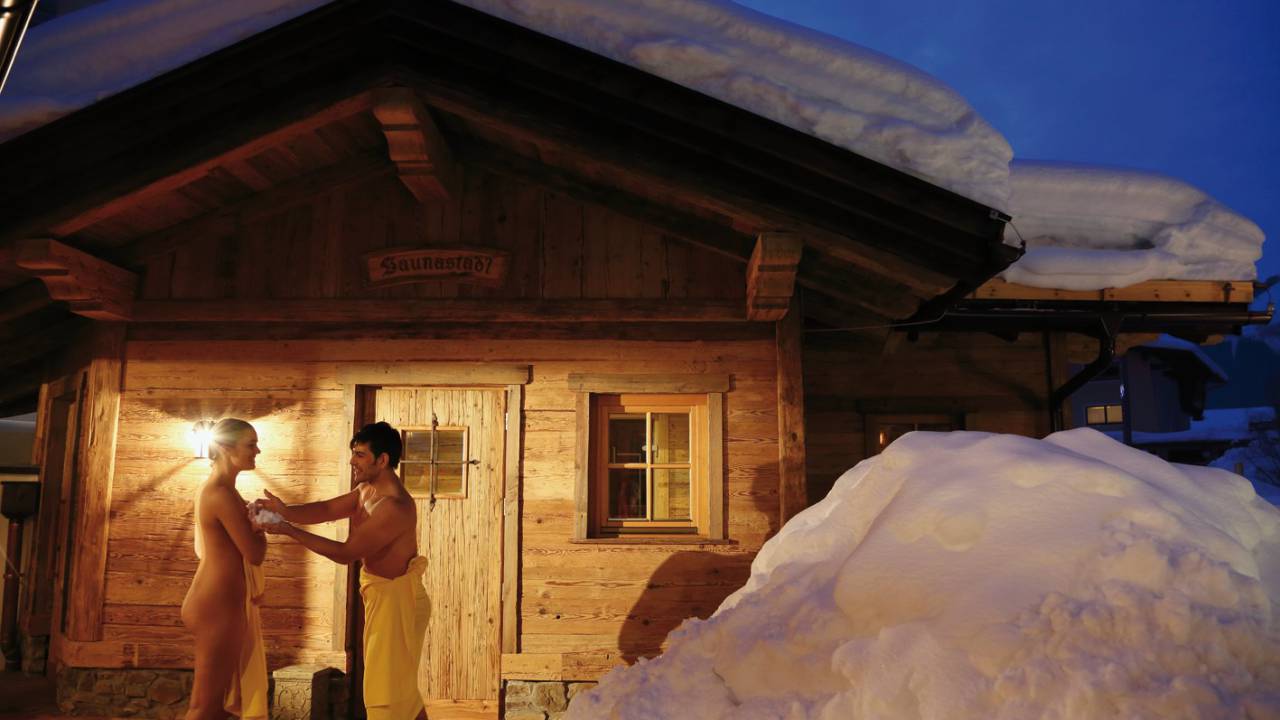 Finnische Außensauna in der Blockhaussauna im Verwöhnhotel Kristall in Pertisau