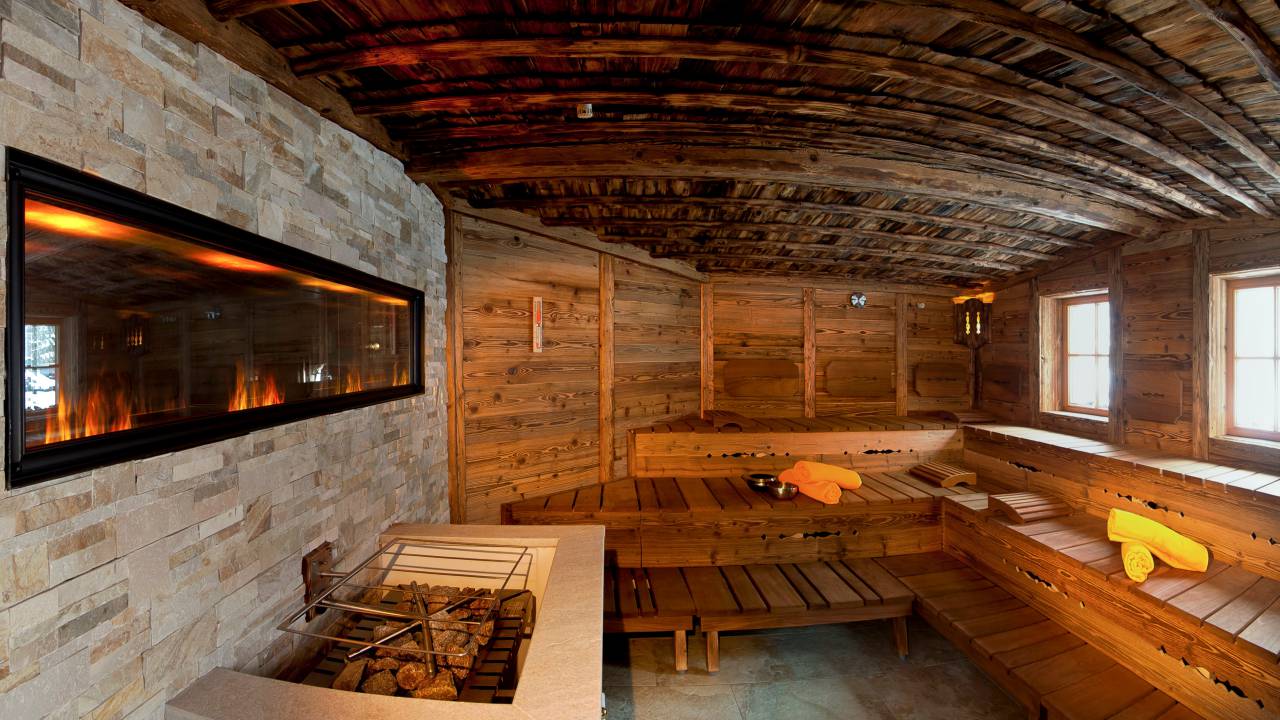 Finnische Außensauna in der Blockhaussauna im Verwöhnhotel Kristall in Pertisau