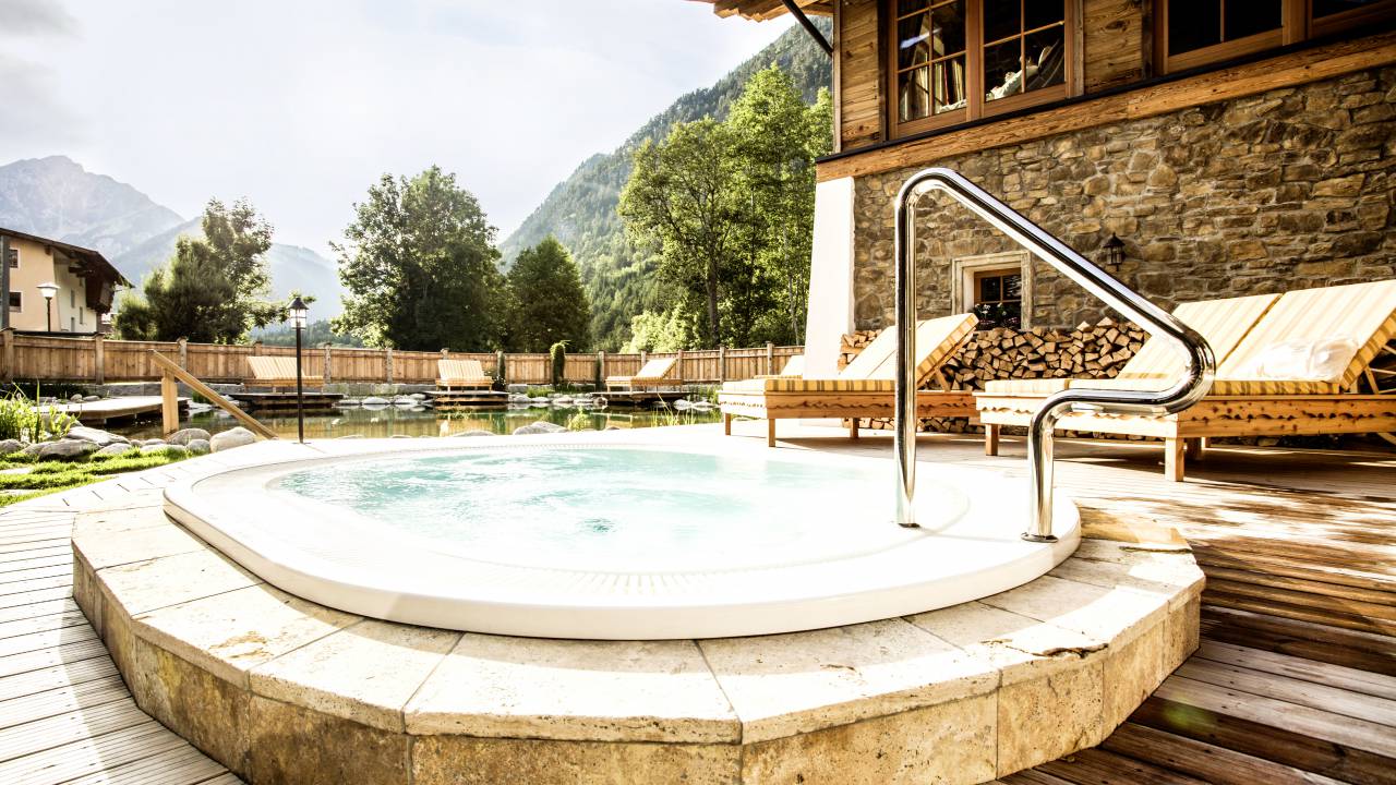  Outdoor whirlpool in the garden of the Kristall wellness hotel in Pertisau am Achensee