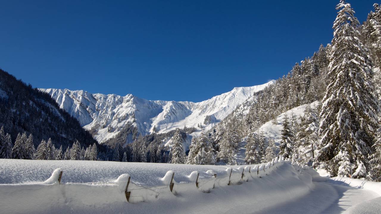 verschneite Landschaft am Achensee