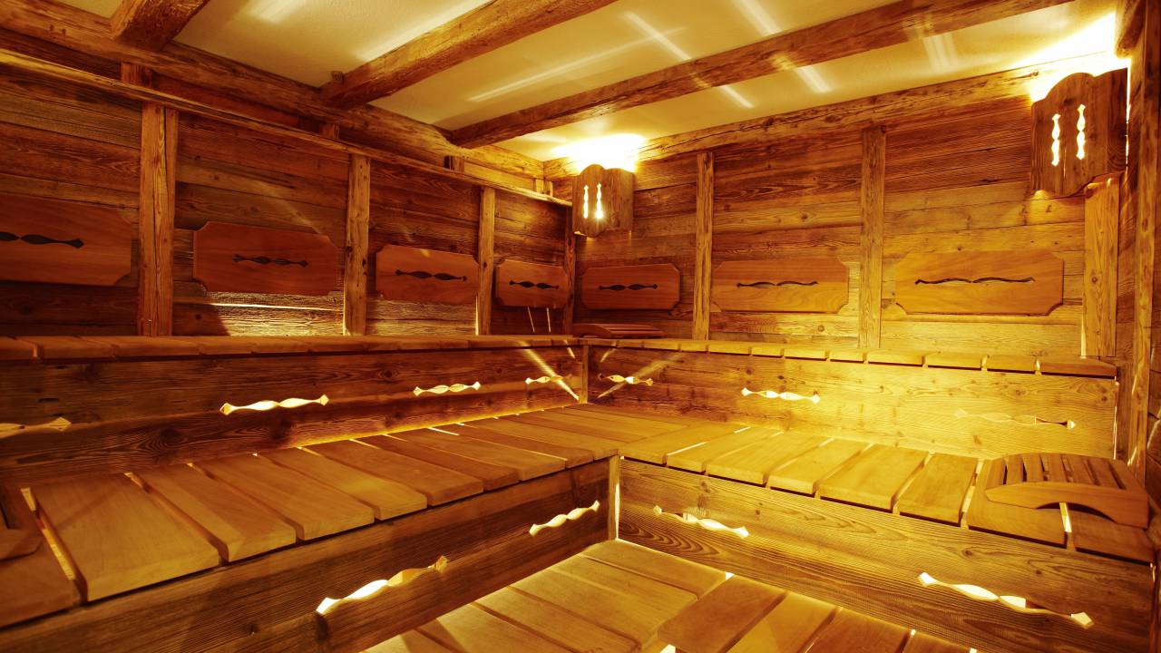 Sauna aus Tiroler Altholz im Verwöhnhotel Kristall in Pertisau am Achensee