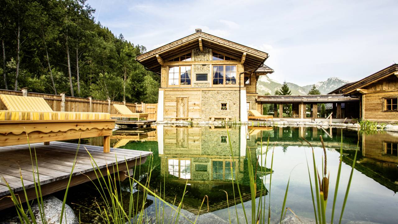 Natur-Badeteich in der Wellness-Alm im Verwöhnhotel Kristall in Pertisau am Achensee