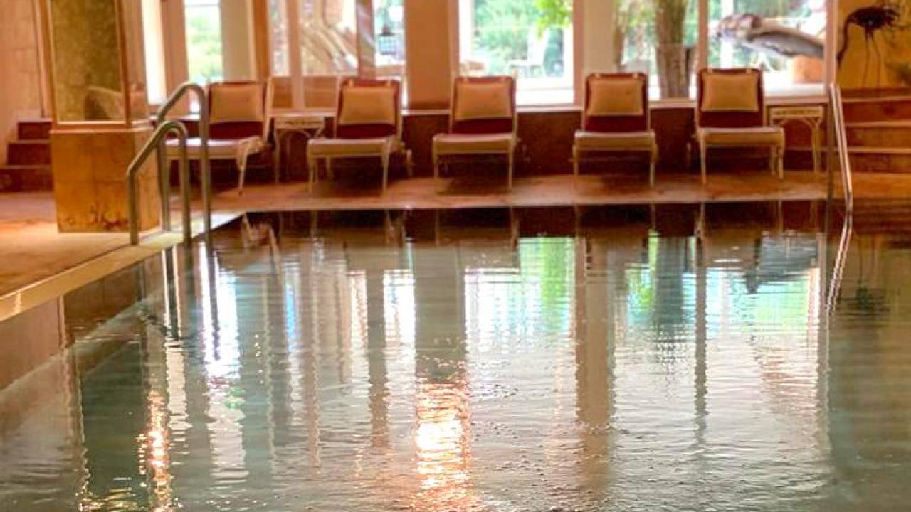 Kristall Innenpool im Verwöhnhotel Kristall in Pertisau am Achensee