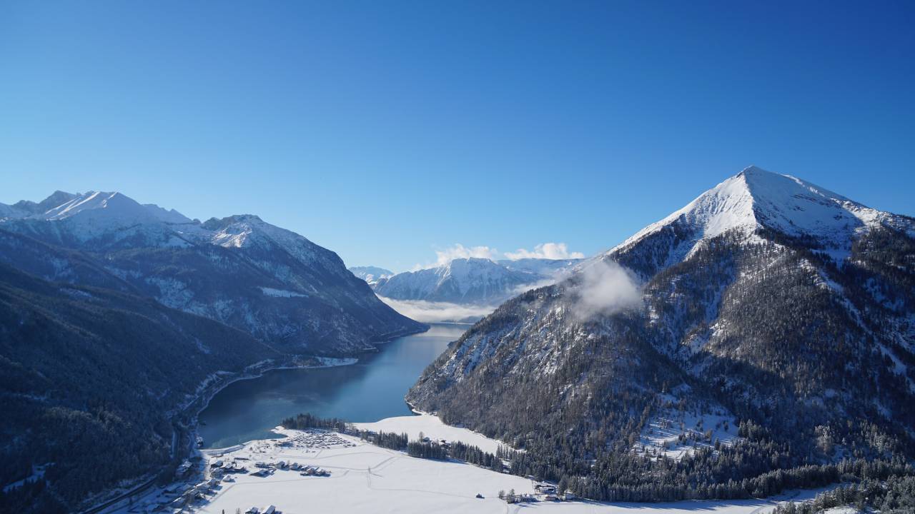Alm im Sommerurlaub beim Wandern am Achensee